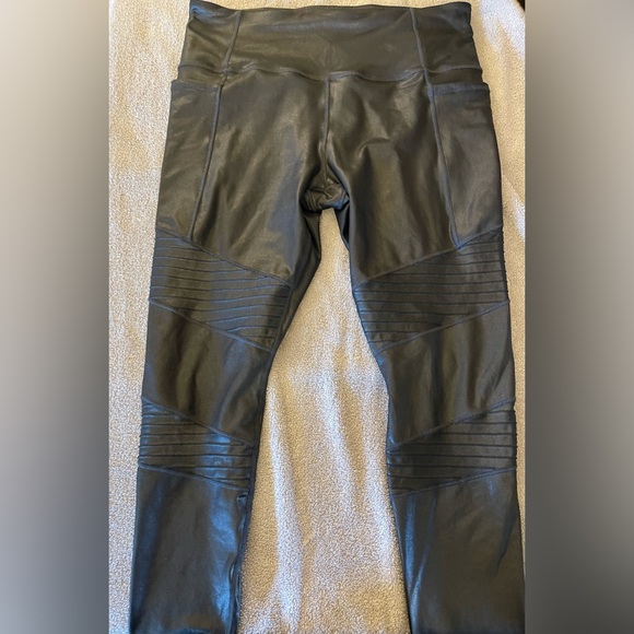 Set of 5 Athleta Leggings! - Picture 4 of 13